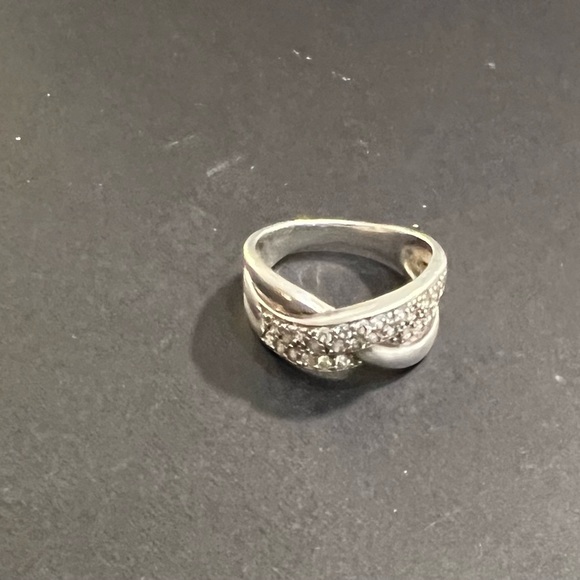 Size seven silver ring . - Picture 6 of 7